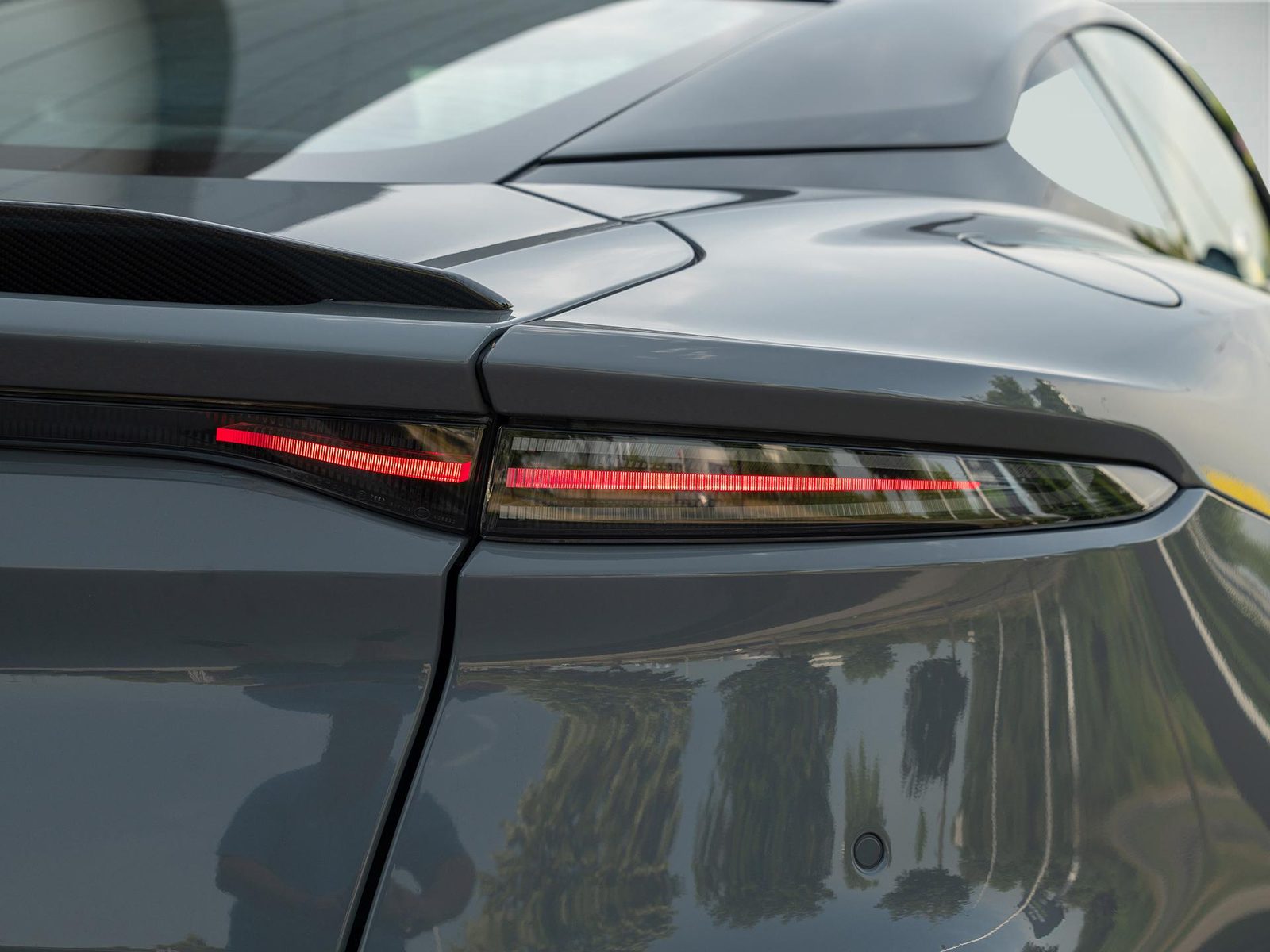 2022 Aston Martin DBS — fotografija 13