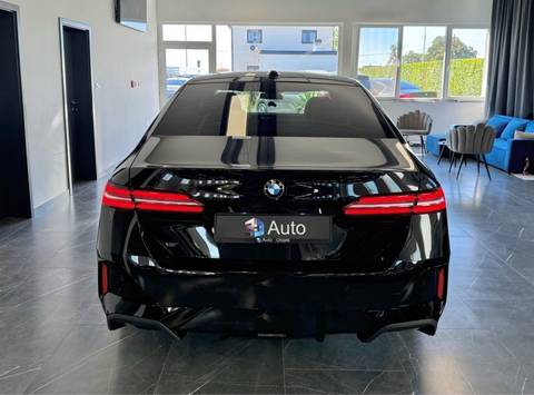 2025 BMW Serija 5 — sličica 5