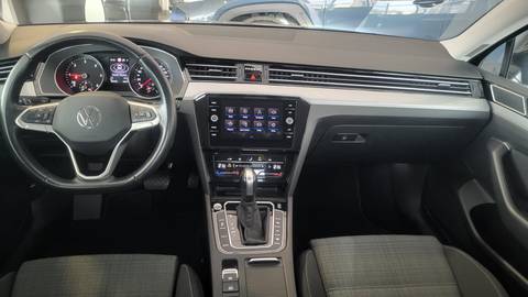 2021 Volkswagen Passat — sličica 17