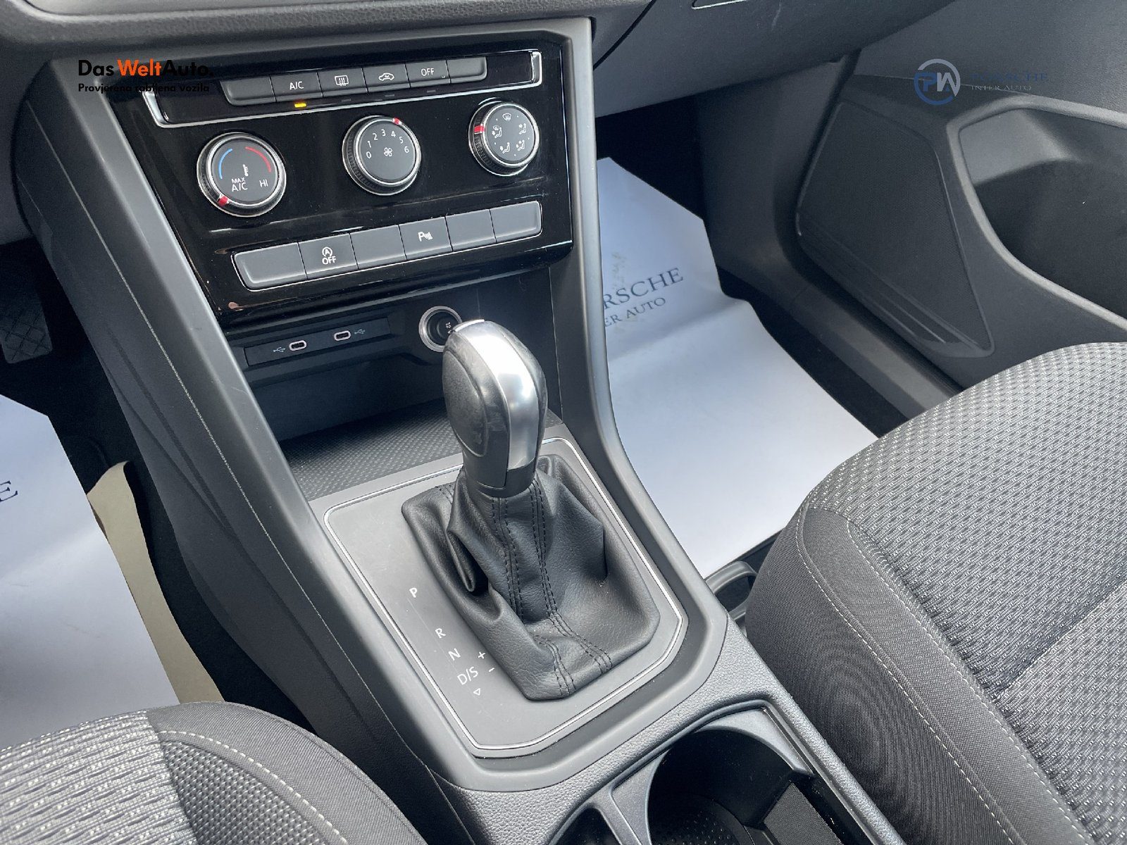 2021 Volkswagen Touran — fotografija 18