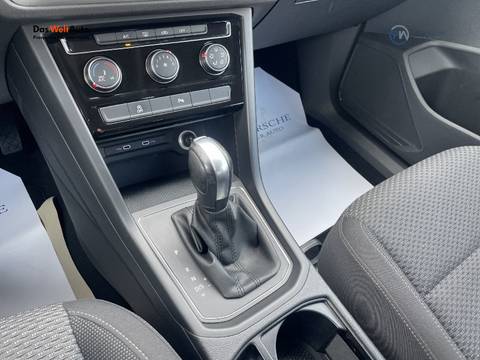 2021 Volkswagen Touran — sličica 18