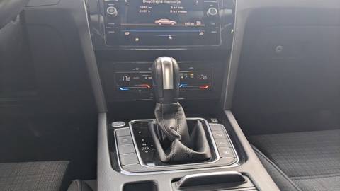 2021 Volkswagen Passat — sličica 22