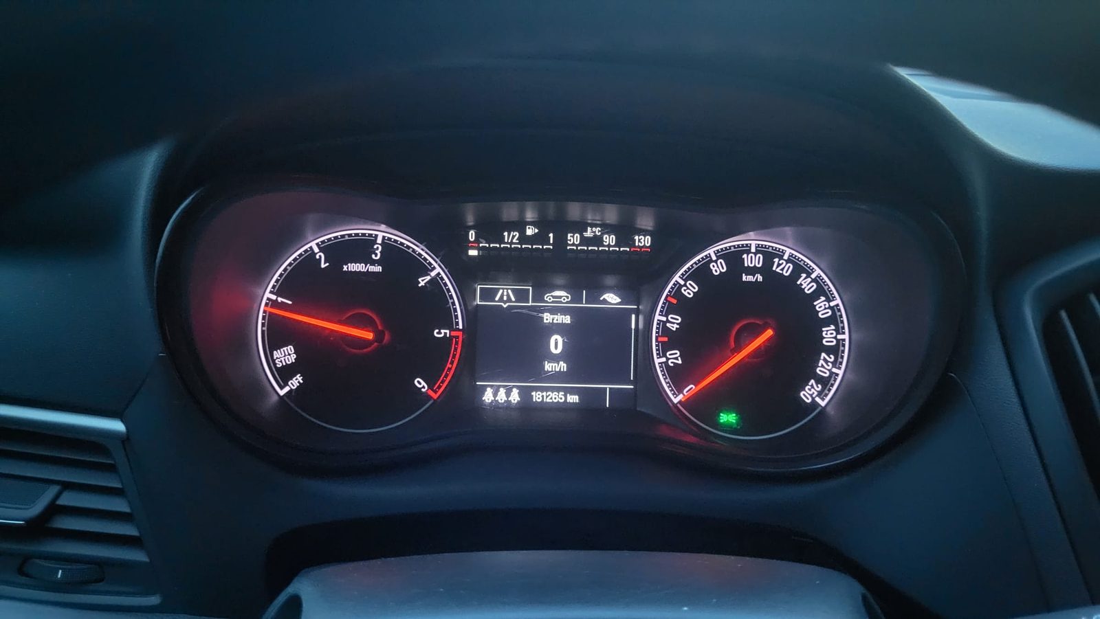 2018 Opel Zafira — fotografija 16