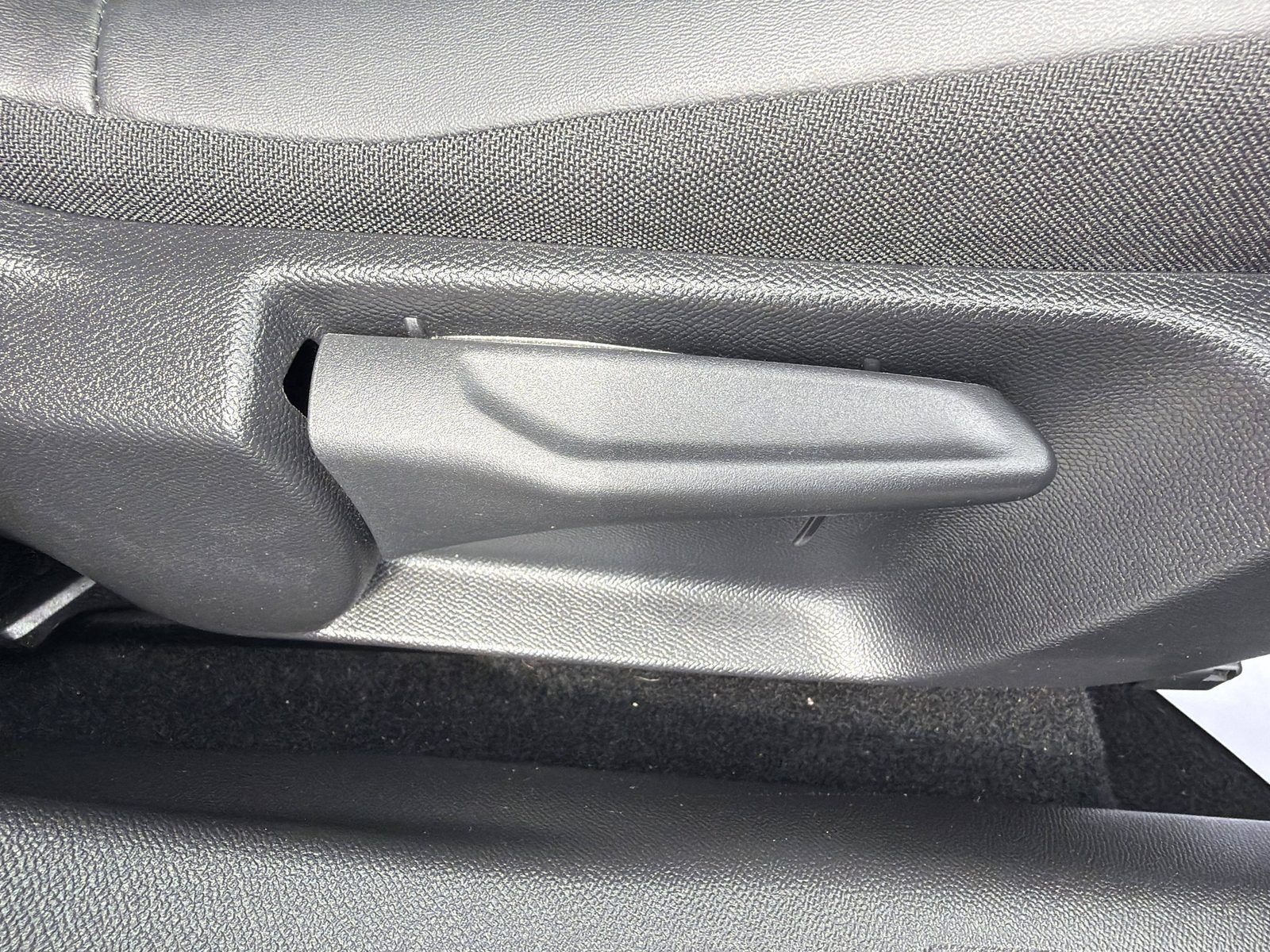 2023 Peugeot 2008 — fotografija 20