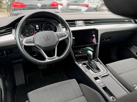 2022 Volkswagen Passat — sličica 6