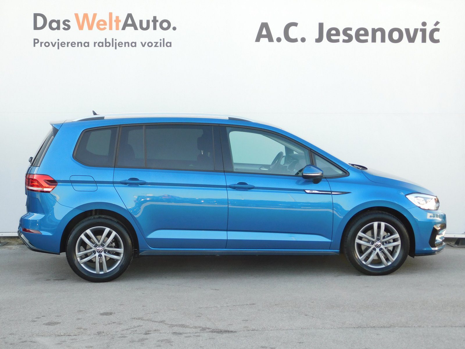2023 Volkswagen Touran R-Line — fotografija 4