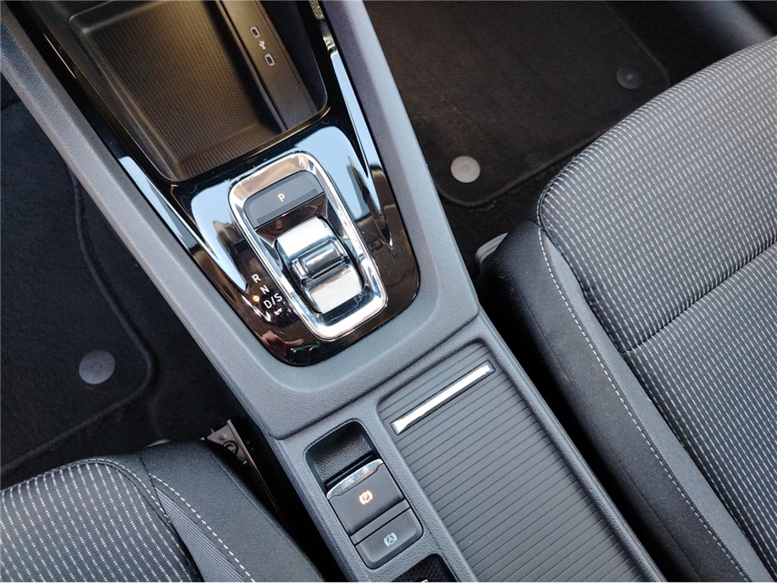 2021 Škoda Octavia Combi — fotografija 13