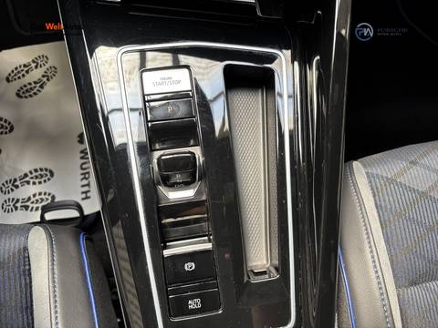 2025 Volkswagen Golf — sličica 19