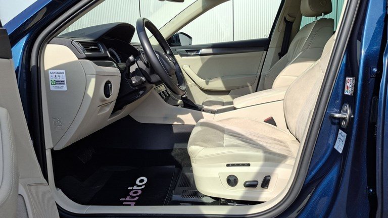 2021 Škoda Superb — fotografija 5