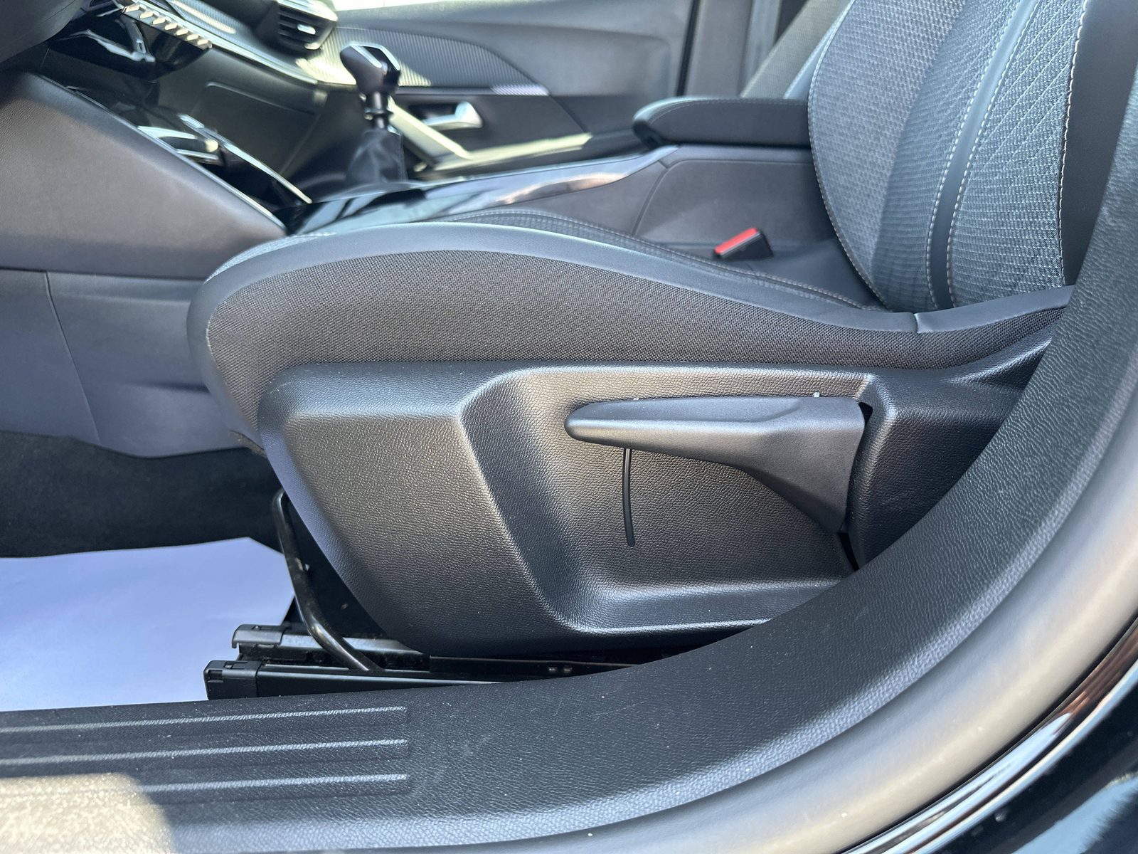 2025 Peugeot 2008 — fotografija 26
