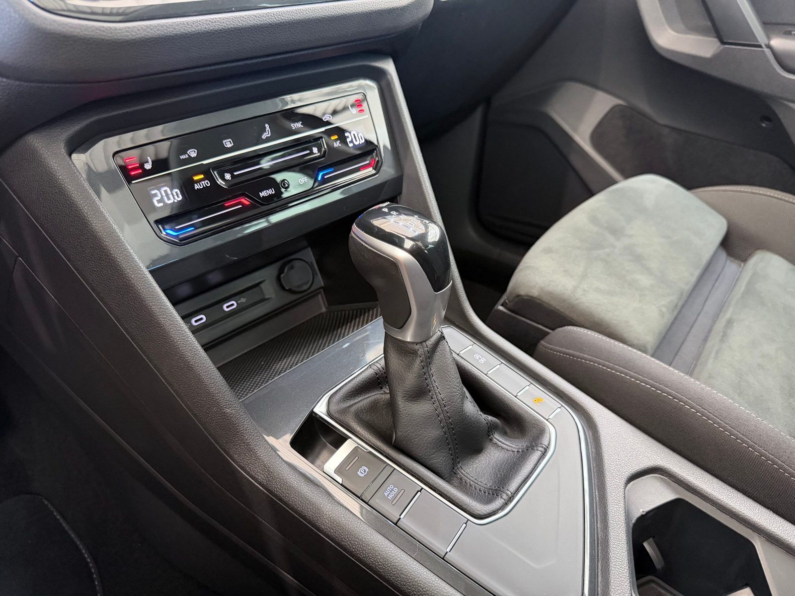 2020 Volkswagen Tiguan — fotografija 8
