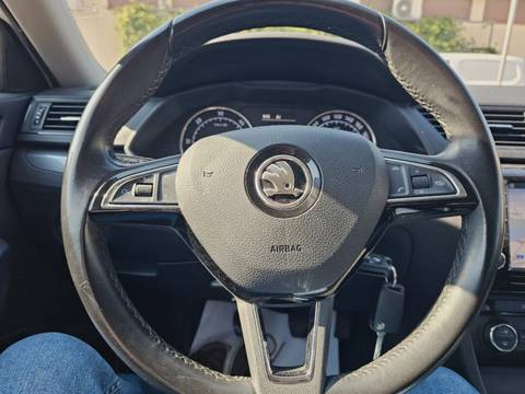 2016 Škoda Superb — sličica 14