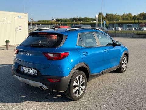 2022 Kia Stonic — sličica 5
