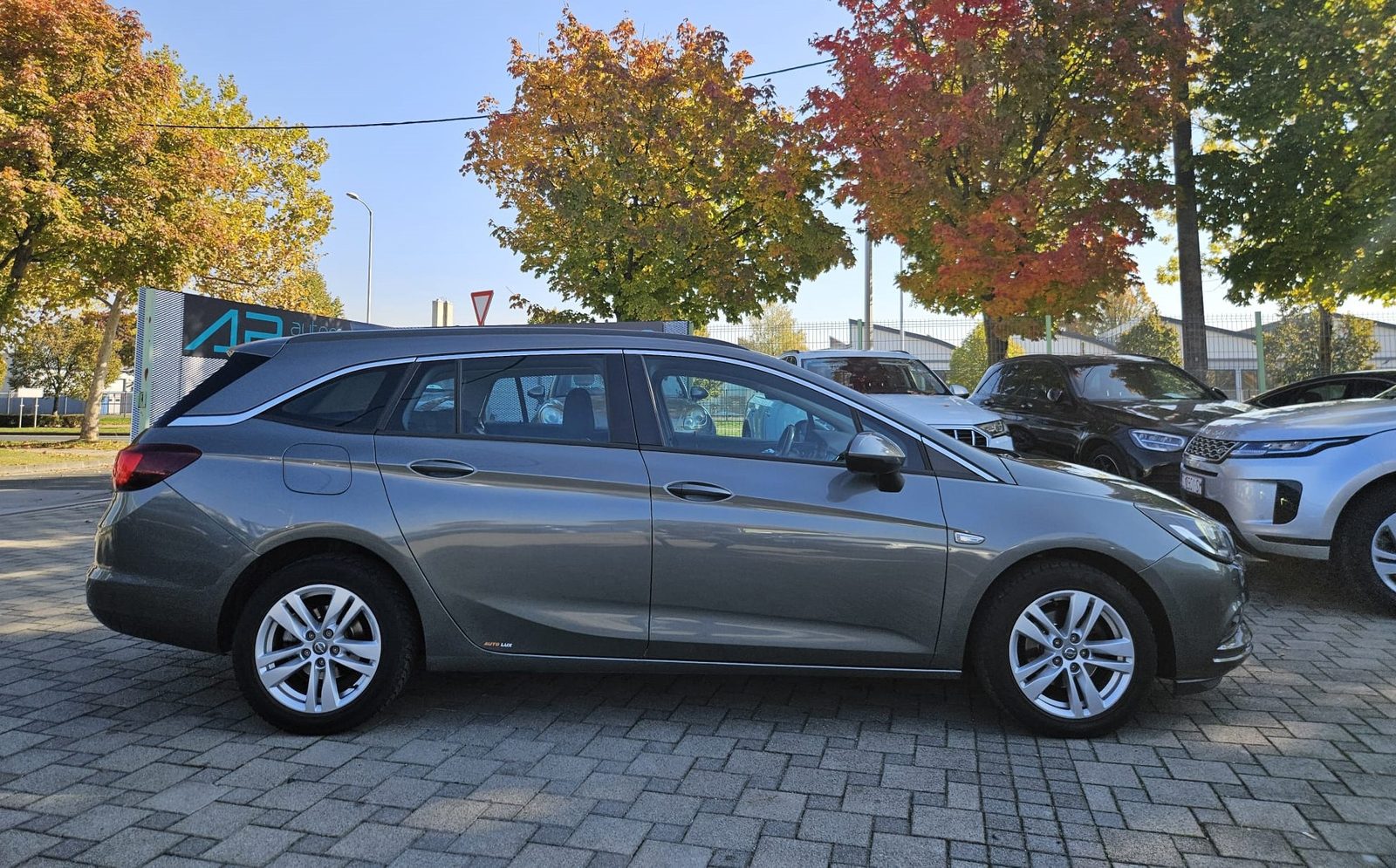 2016 Opel Astra — fotografija 8