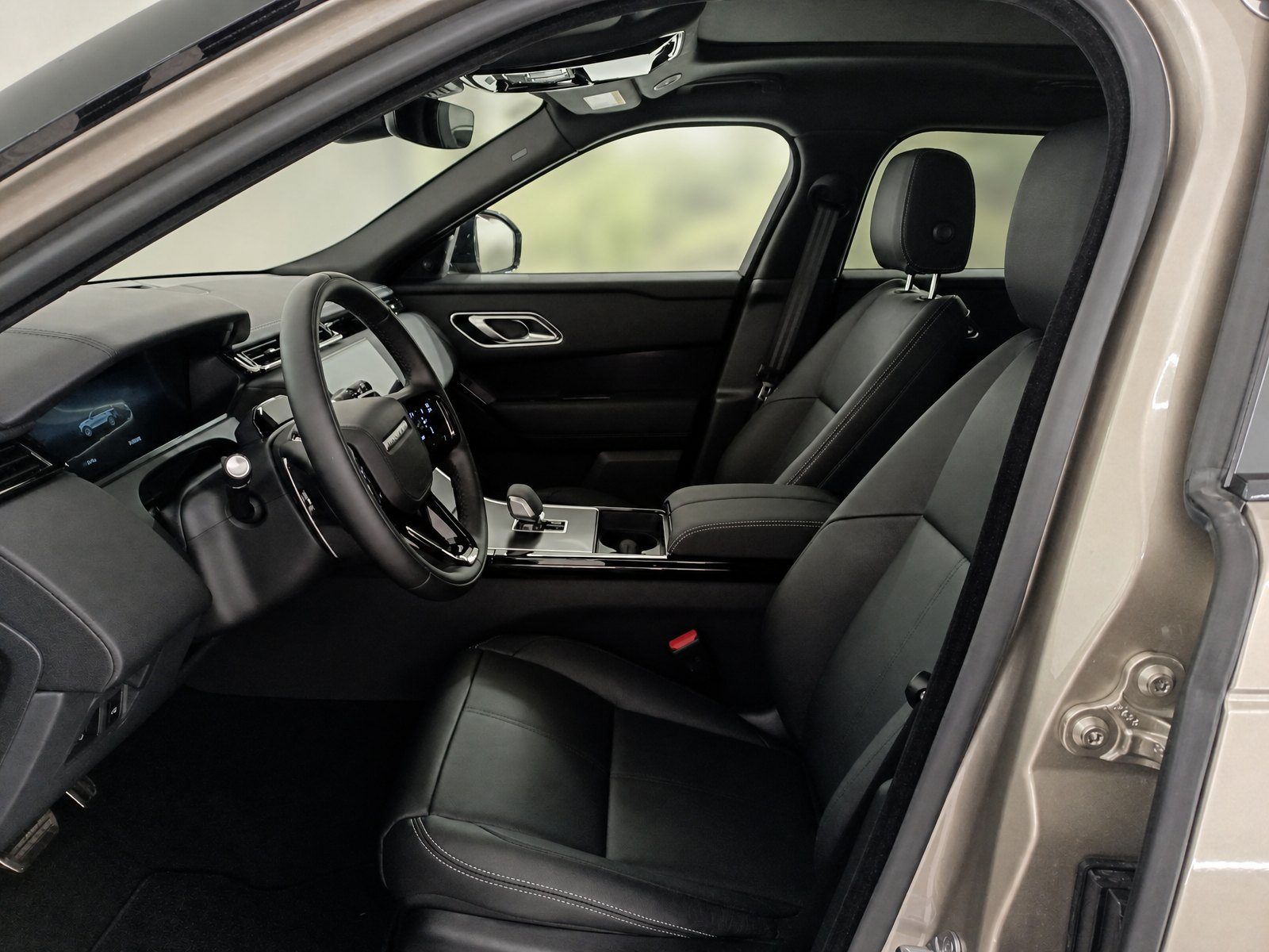 2026 Land Rover Range Rover Velar — fotografija 13