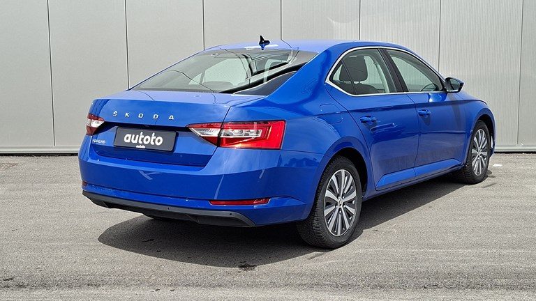 2021 Škoda Superb — fotografija 3