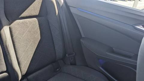 2022 Volkswagen Golf — sličica 29