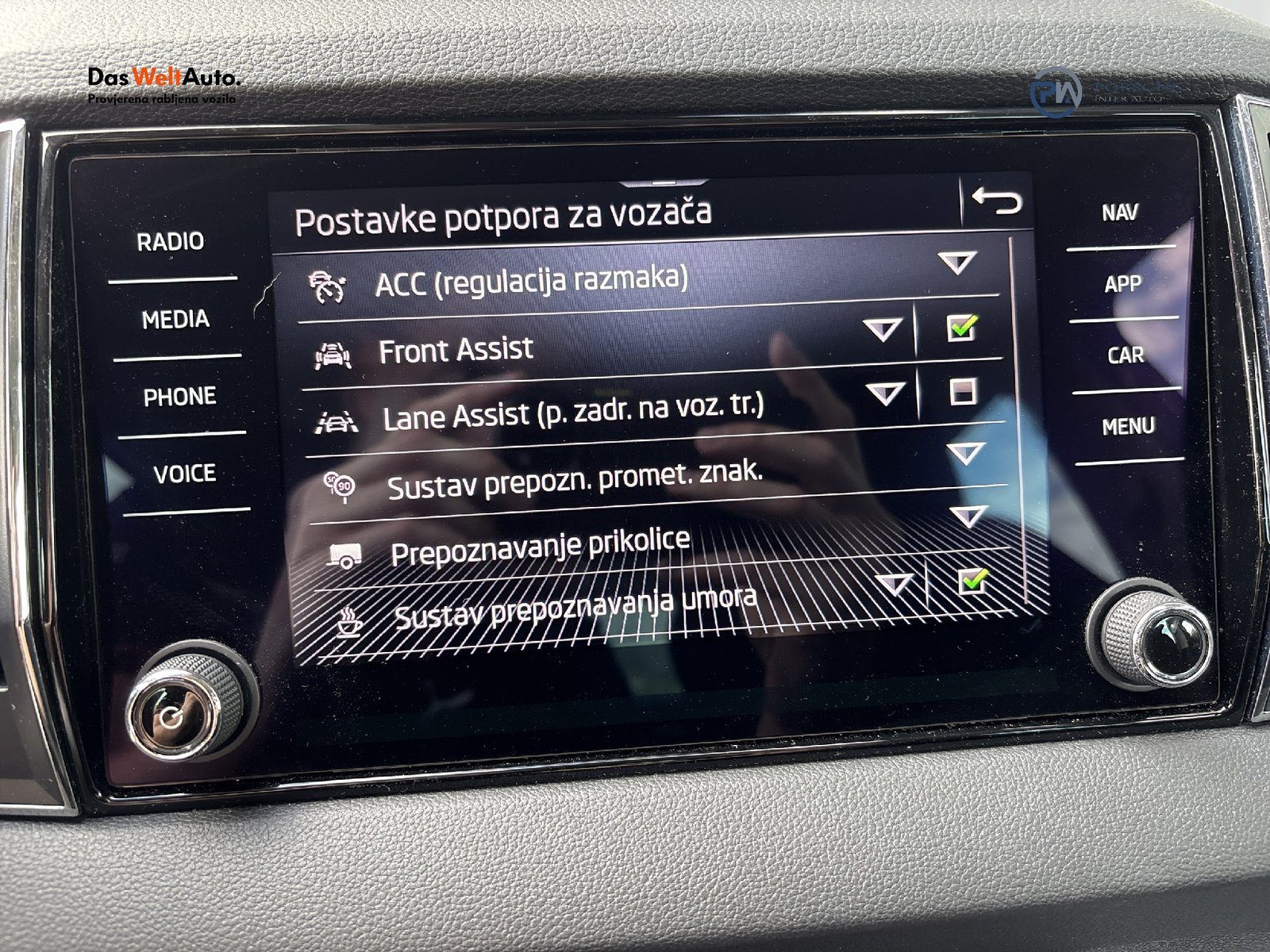 2022 Škoda Karoq — fotografija 16