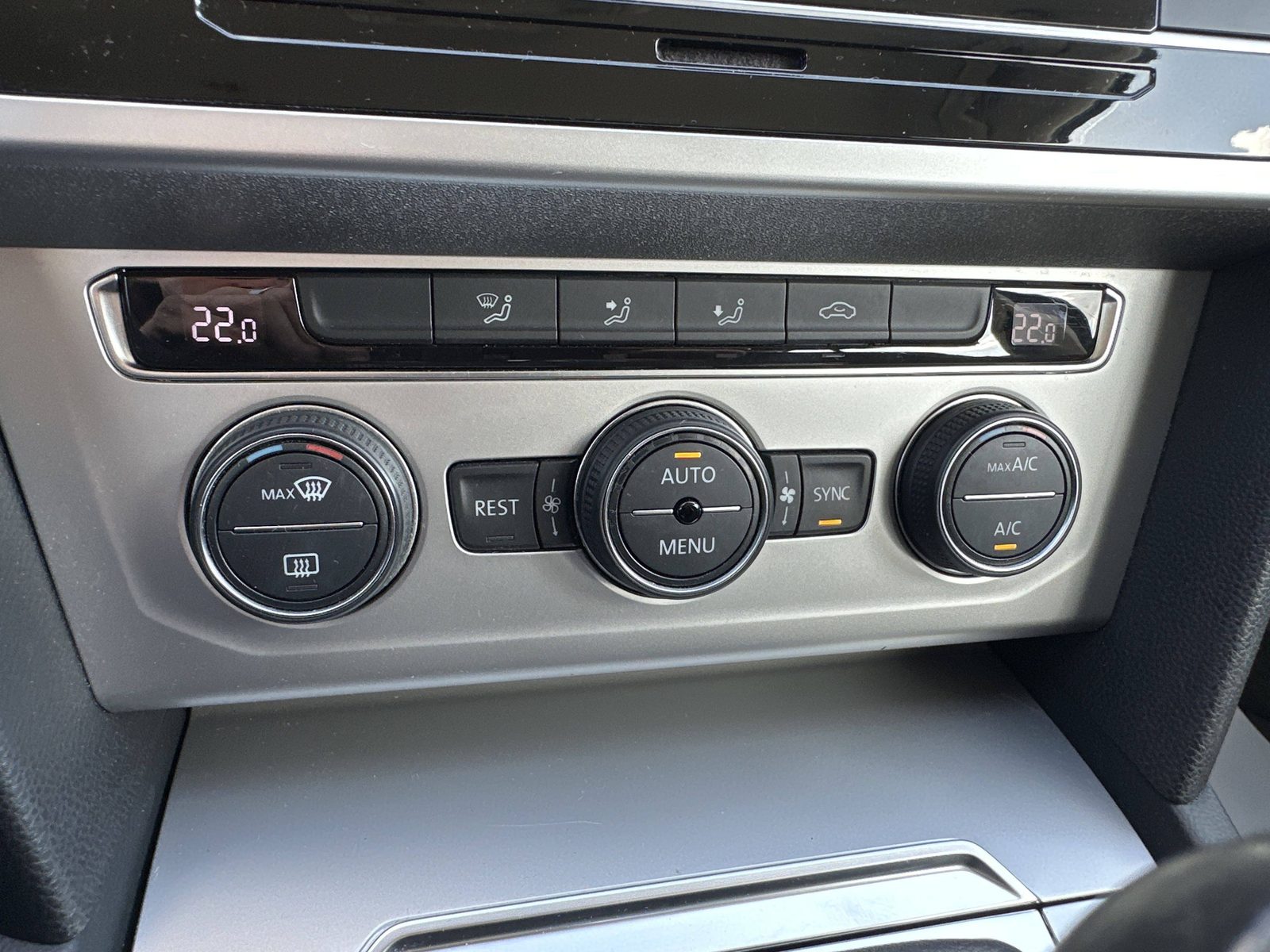 2017 Volkswagen Passat — fotografija 30