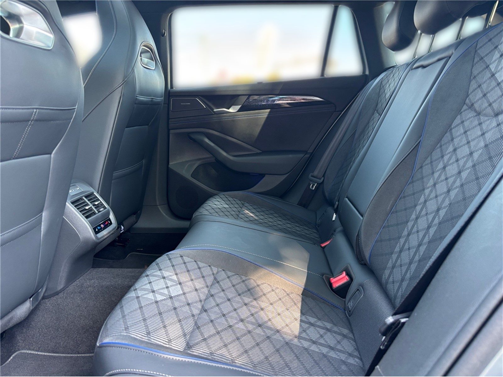 2024 Volkswagen Passat — fotografija 11