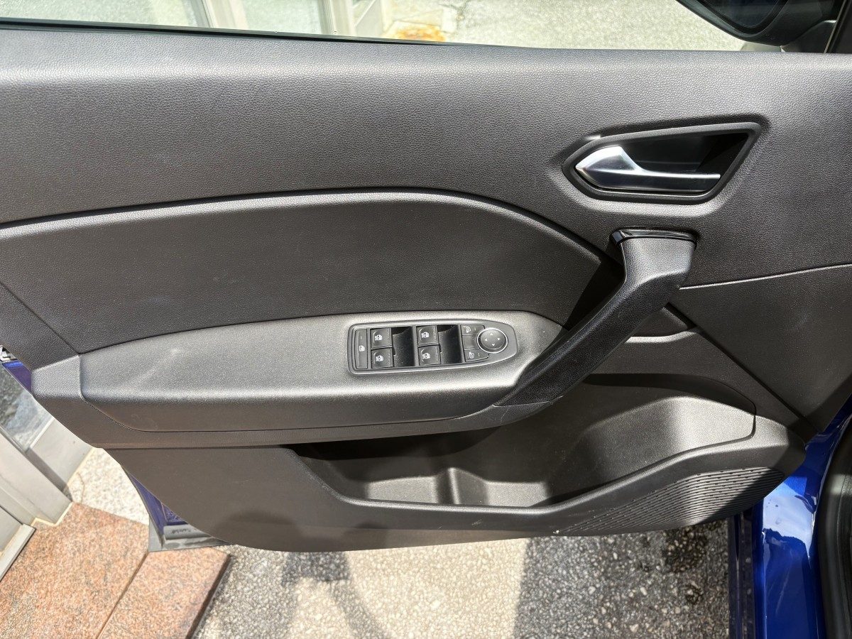 2023 Renault Captur — fotografija 8