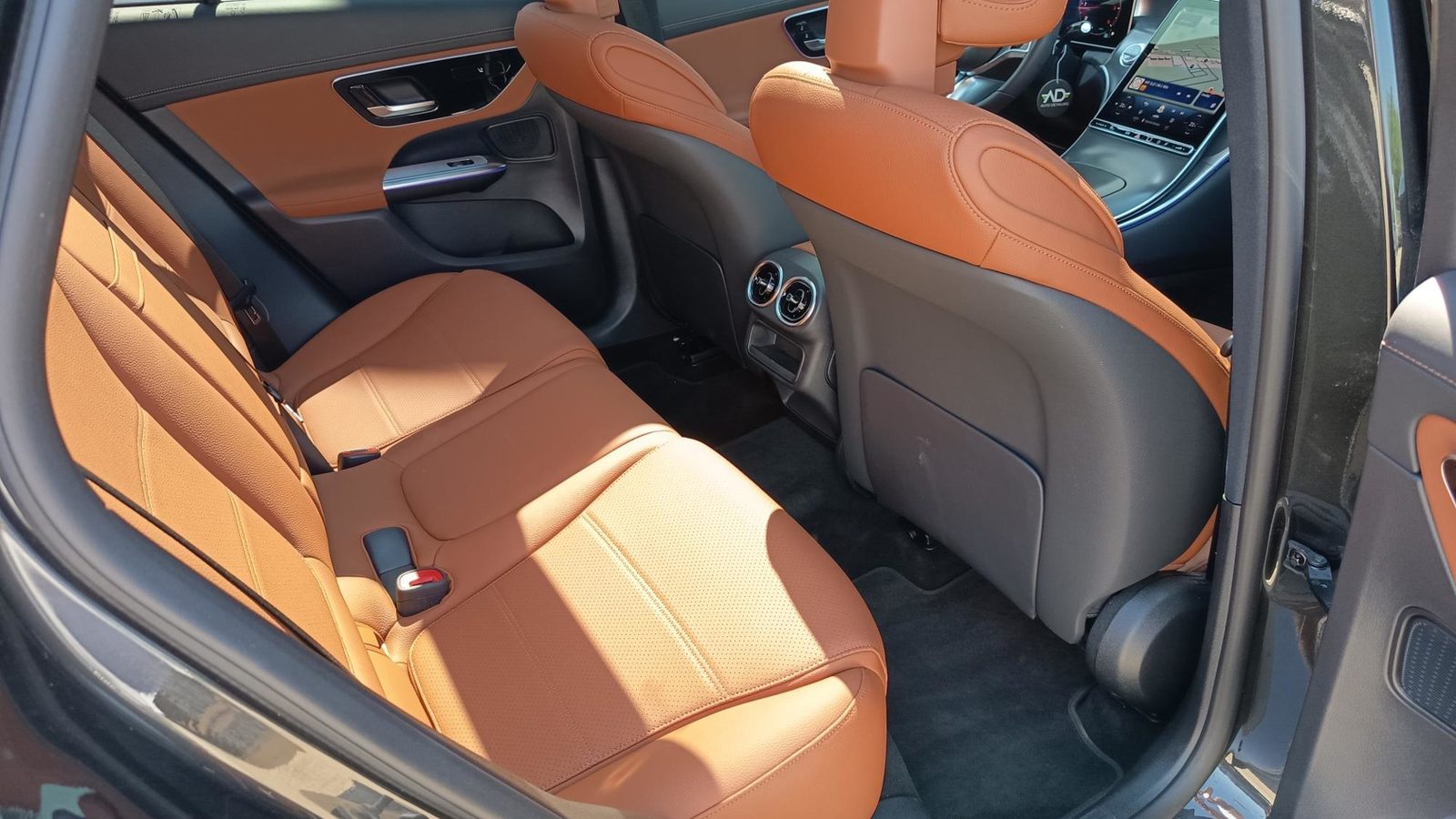 2026 Mercedes-Benz GLC Avantgarde — fotografija 16