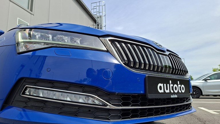 2021 Škoda Superb — fotografija 30