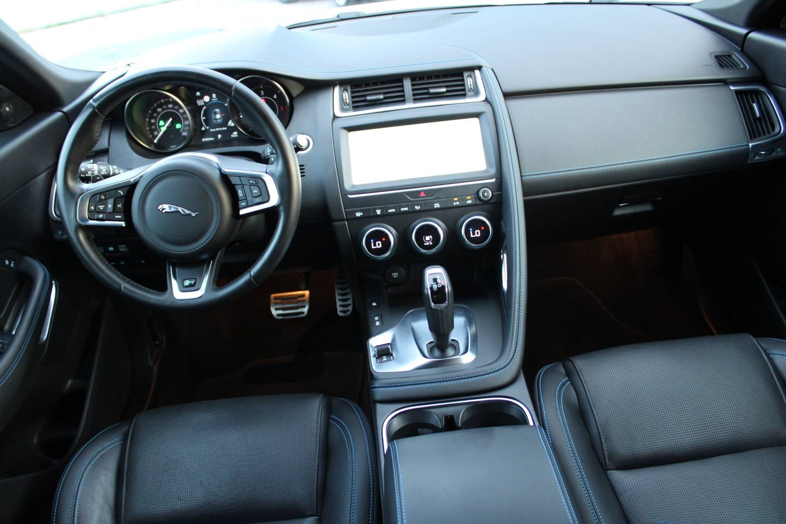2019 Jaguar E-Pace — fotografija 14