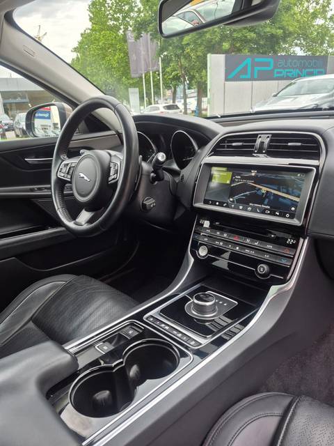 2018 Jaguar XE — sličica 14