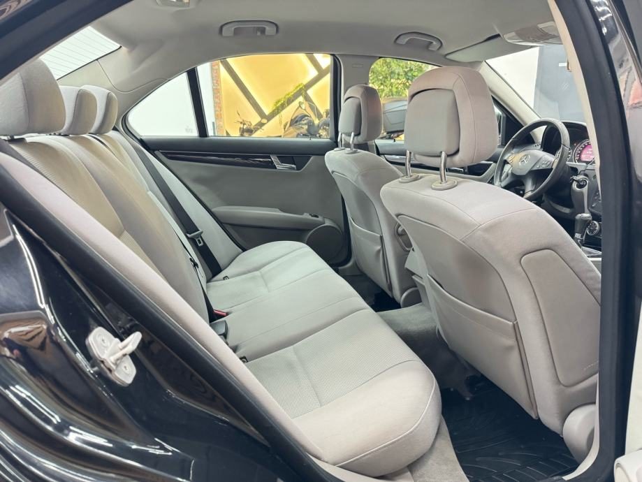 2007 Mercedes-Benz C-klasa — fotografija 18