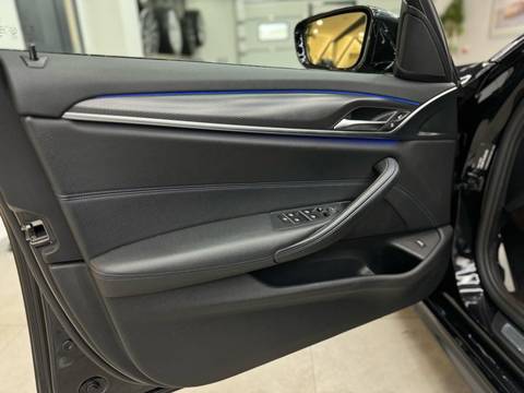 2021 BMW Serija 5 — sličica 6