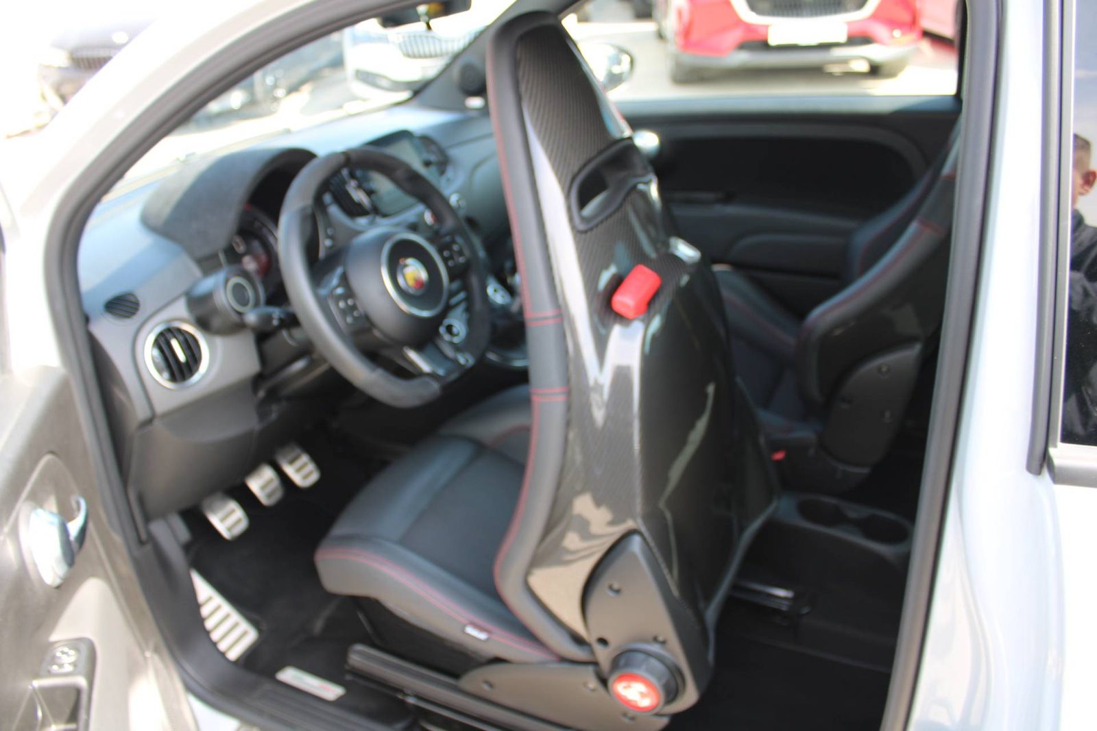 2023 Abarth 695 — fotografija 12