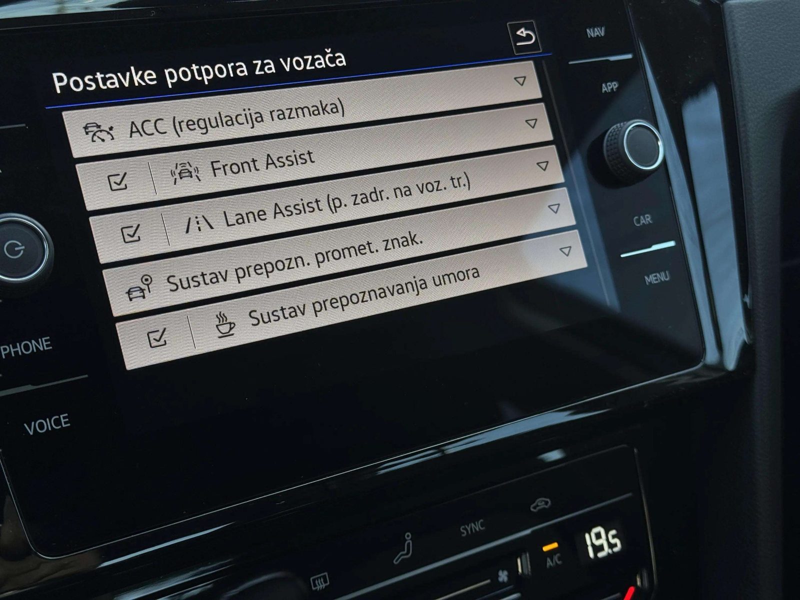 2022 Volkswagen Passat — fotografija 23