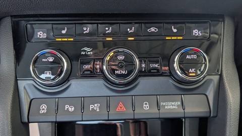 2022 Škoda Karoq — sličica 28