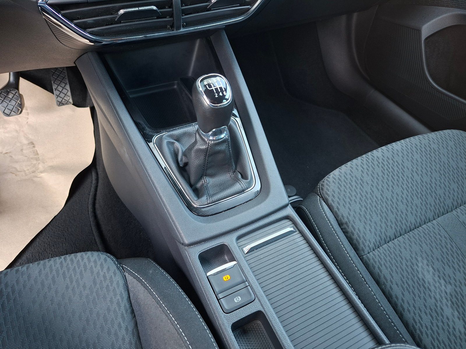 2020 Škoda Octavia Combi — fotografija 18