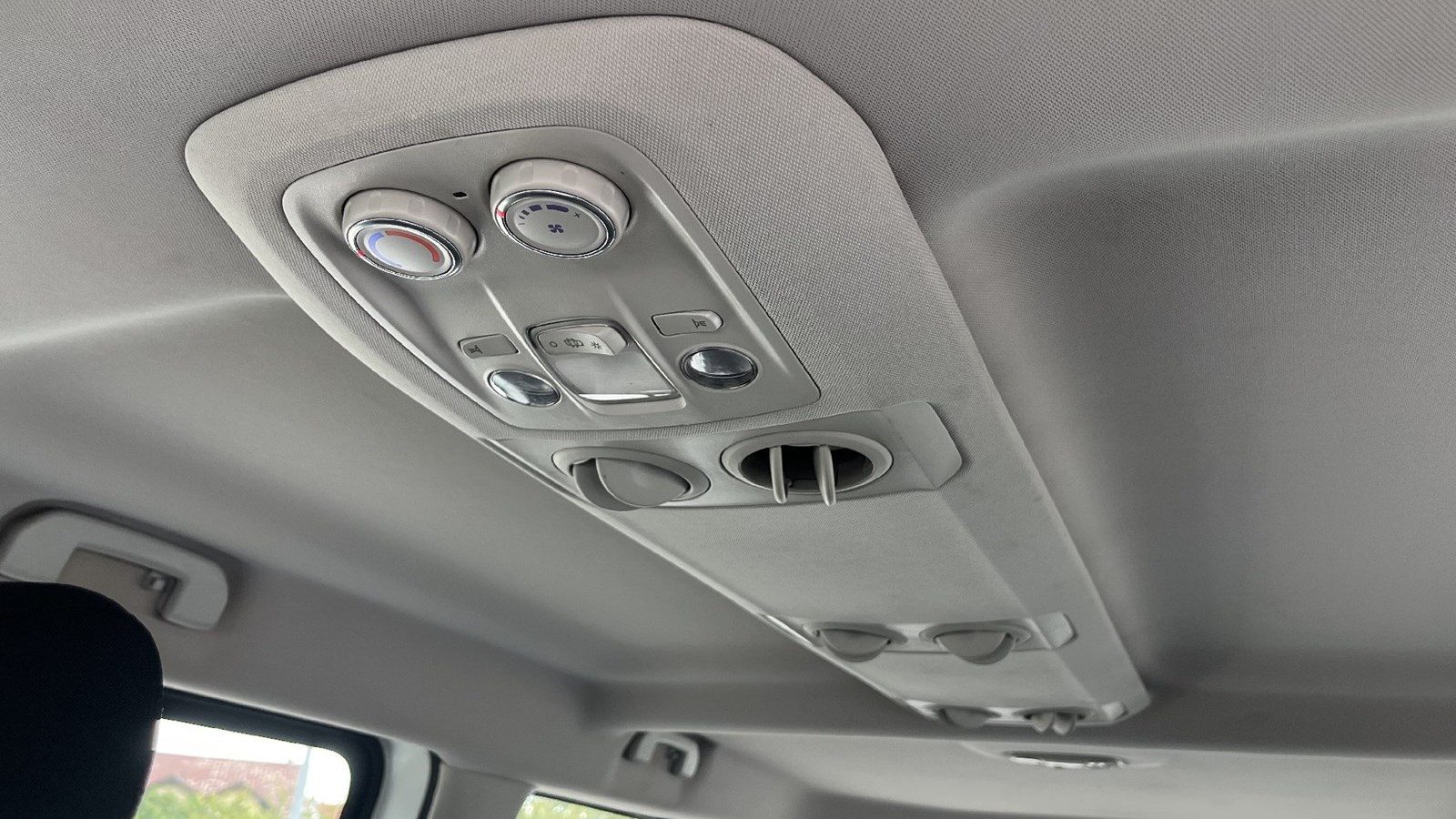 2021 Opel Vivaro — fotografija 22