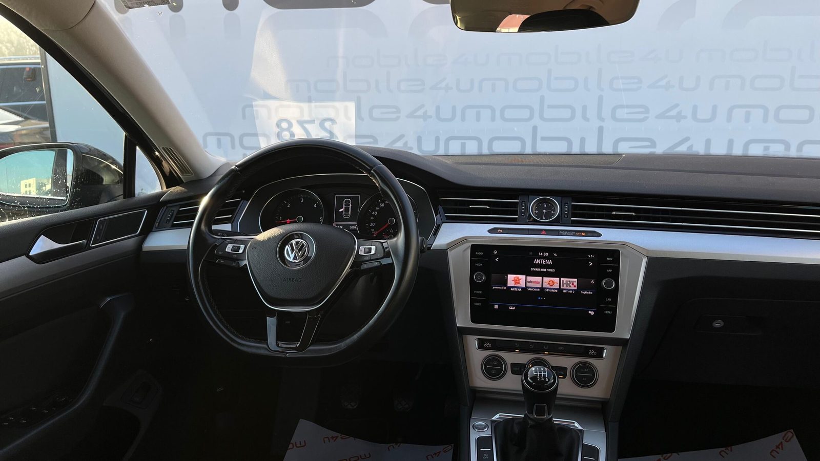 2019 Volkswagen Passat — fotografija 9