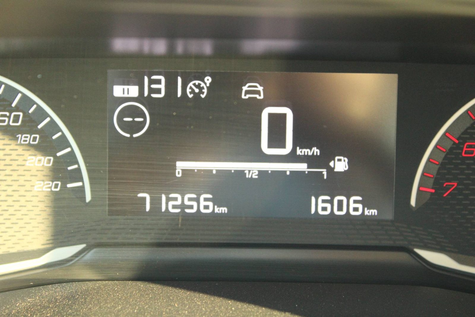 2023 Peugeot 208 — fotografija 18