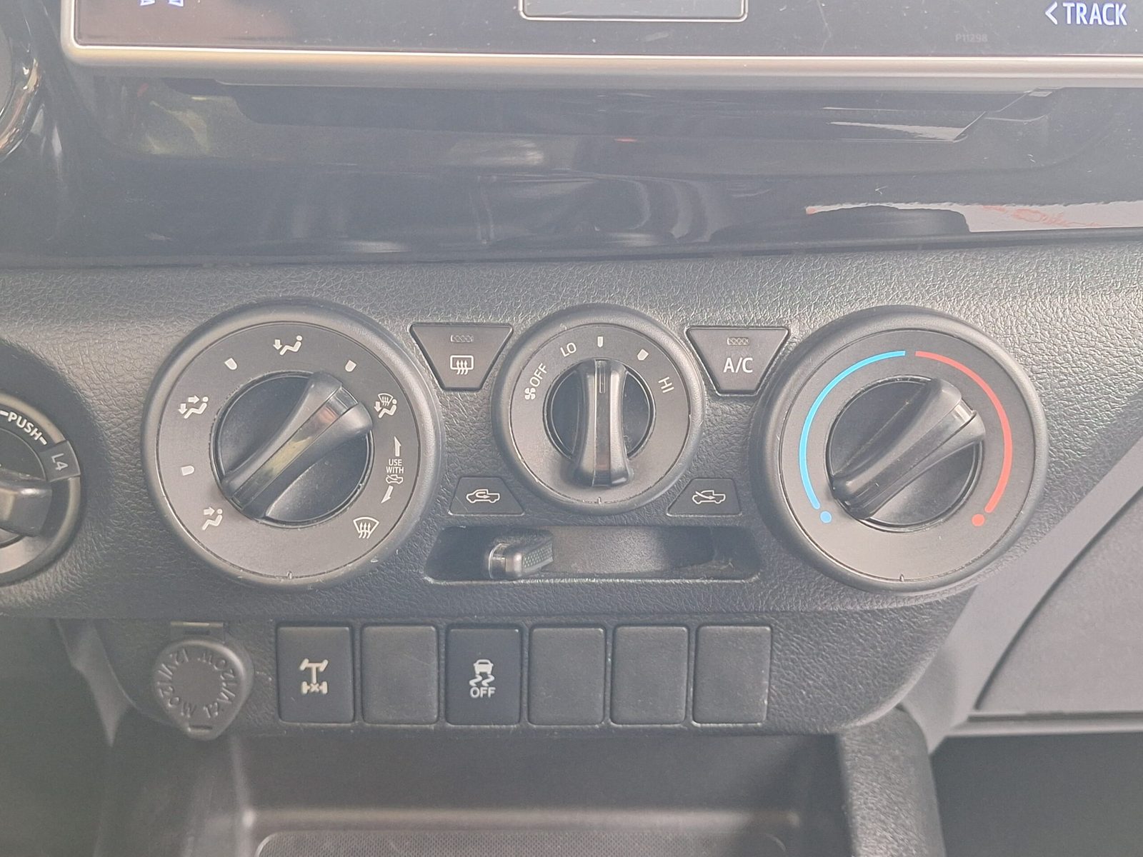 2019 Toyota Hilux — fotografija 14