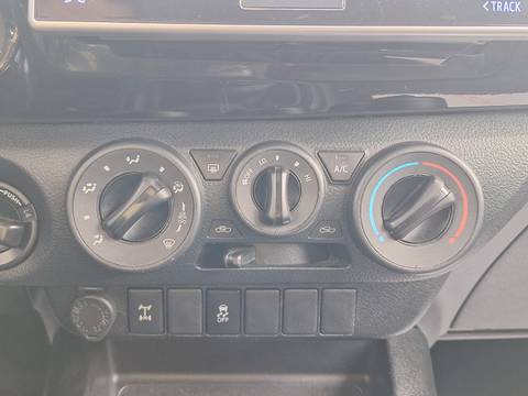 2019 Toyota Hilux — sličica 14