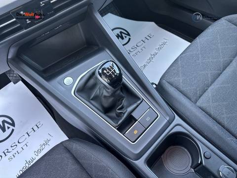 2023 Volkswagen Golf — sličica 21