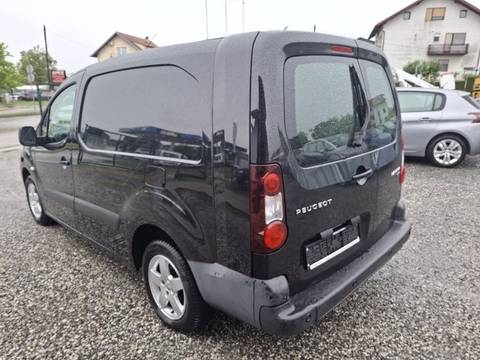 2015 Peugeot Partner — sličica 10