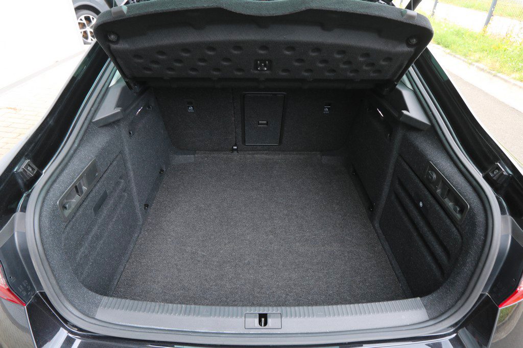 2023 Škoda Superb — fotografija 12