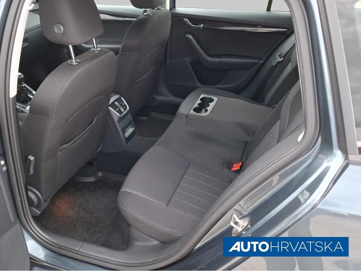 2019 Škoda Octavia Combi — fotografija 12