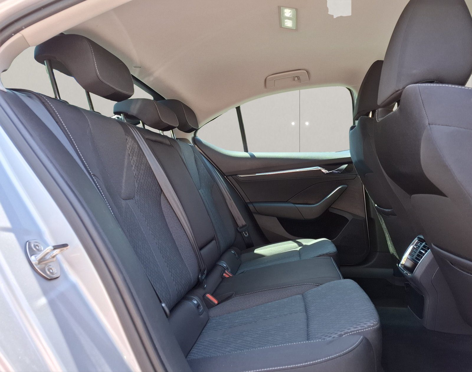 2022 Škoda Octavia — fotografija 13