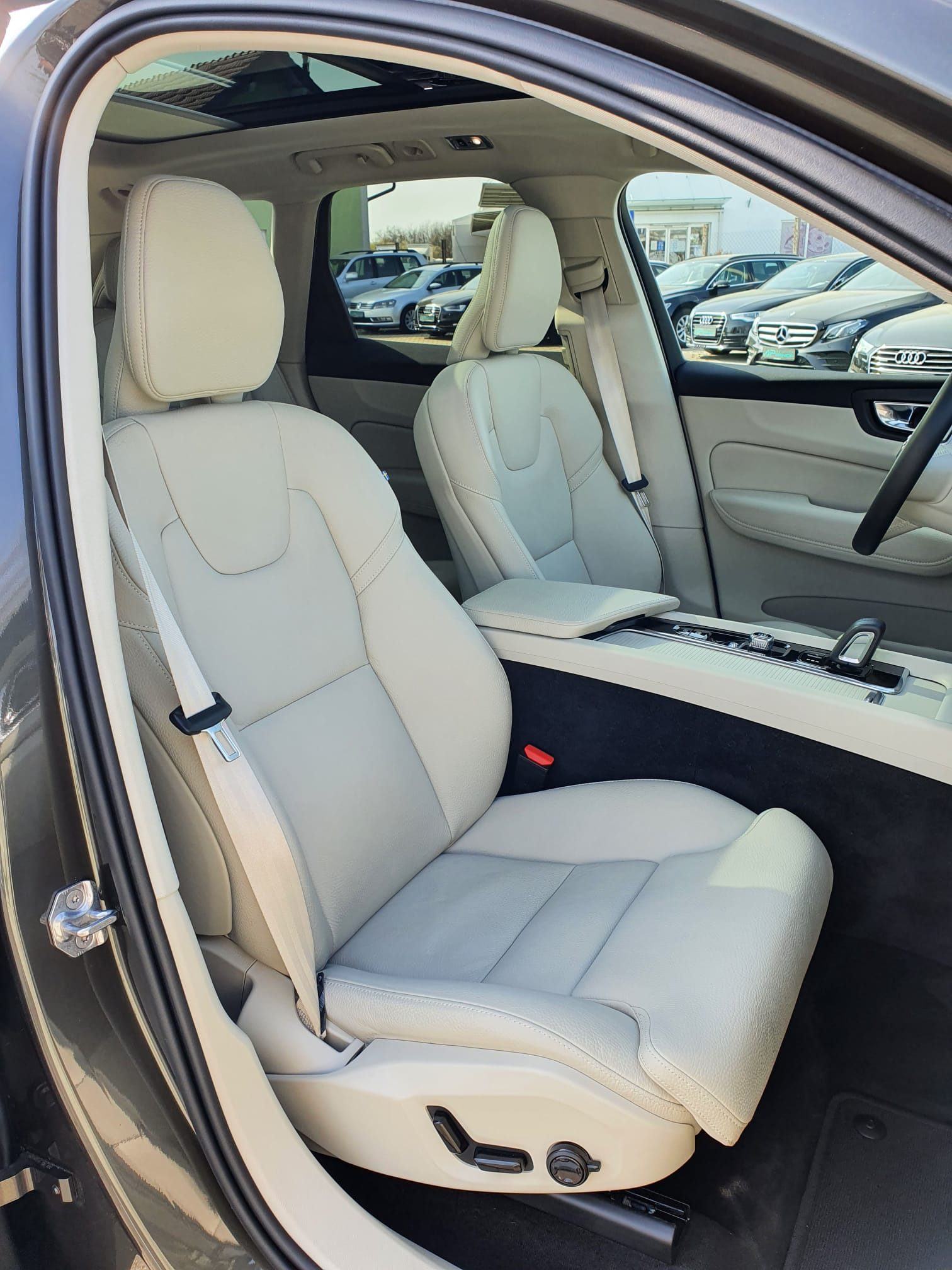 2021 Volvo XC60 — fotografija 13