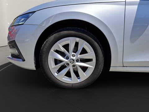 2022 Škoda Octavia — sličica 9