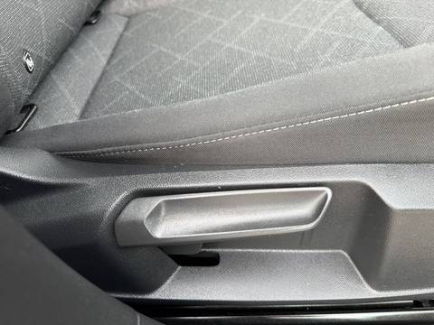 2024 Volkswagen Golf — sličica 17