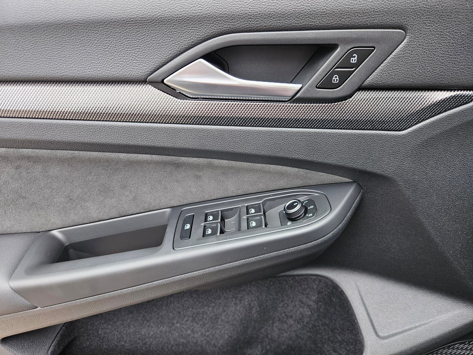 2026 Volkswagen Golf R-Line — fotografija 20