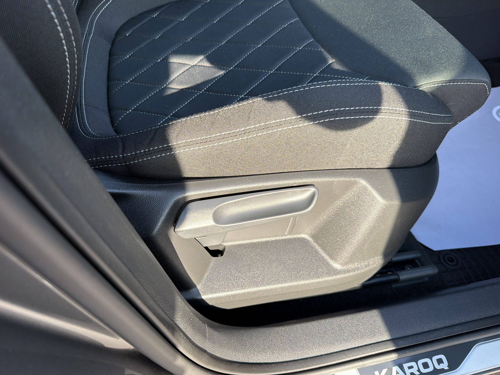 2023 Škoda Karoq — fotografija 22
